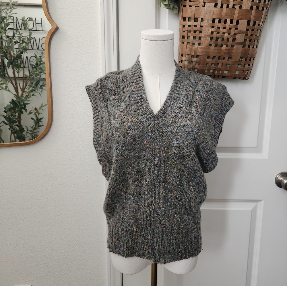 Vintage Gray Knit Sleeveless Sweater Vest